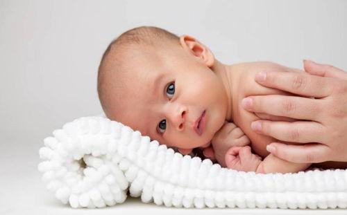 宝宝几个月可以吃网纹瓜,几个月可尝鲜网纹瓜