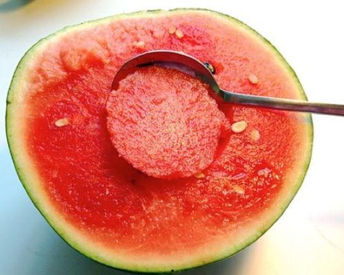 没有刀勺怎么吃瓜,无刀勺巧食瓜果的创意攻略