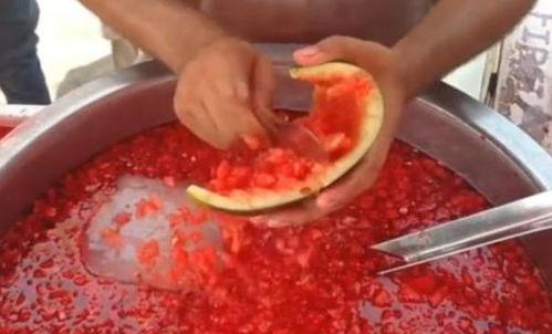 广西大妈吃瓜,揭秘夏日消暑新风尚