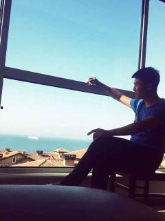 救火吃瓜群众视频播放,火场惊魂！吃瓜群众直播见证英勇救火瞬间